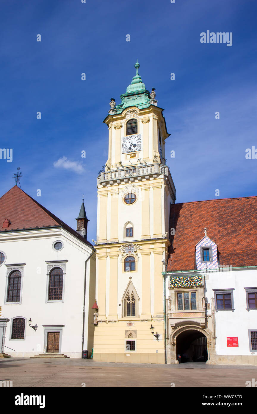 Salvatore santa Chiesa (Chiesa Gesuita) su Hlavné námestie (Piazza Principale), la Città Vecchia, Bratislava, Slovacchia Foto Stock