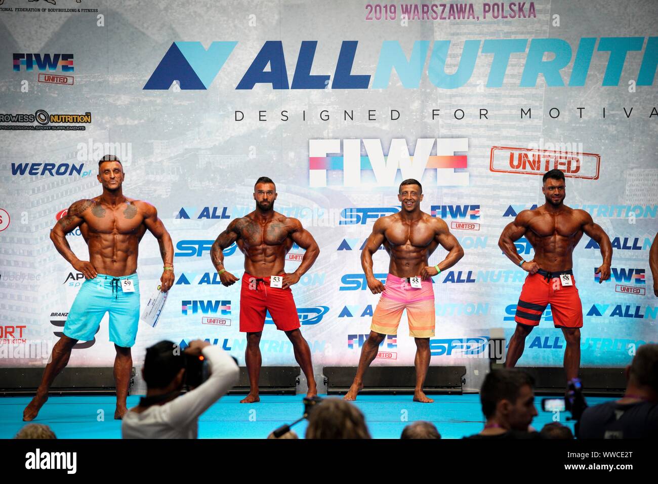 Varsavia, Polonia. Xiv Sep, 2019. Body Builders competere durante il FIWE fitness e wellness in mostra a Varsavia, Polonia, Sett. 14, 2019. La mostra FIWE, un grande centro fitness e wellness expo in Polonia, eseguito da sett. Da 13 a 15. Gabbia combattimenti mostra il braccio di wrestling e body building concorsi si terranno anche durante la mostra. Credito: Jaap Arriens/Xinhua Foto Stock