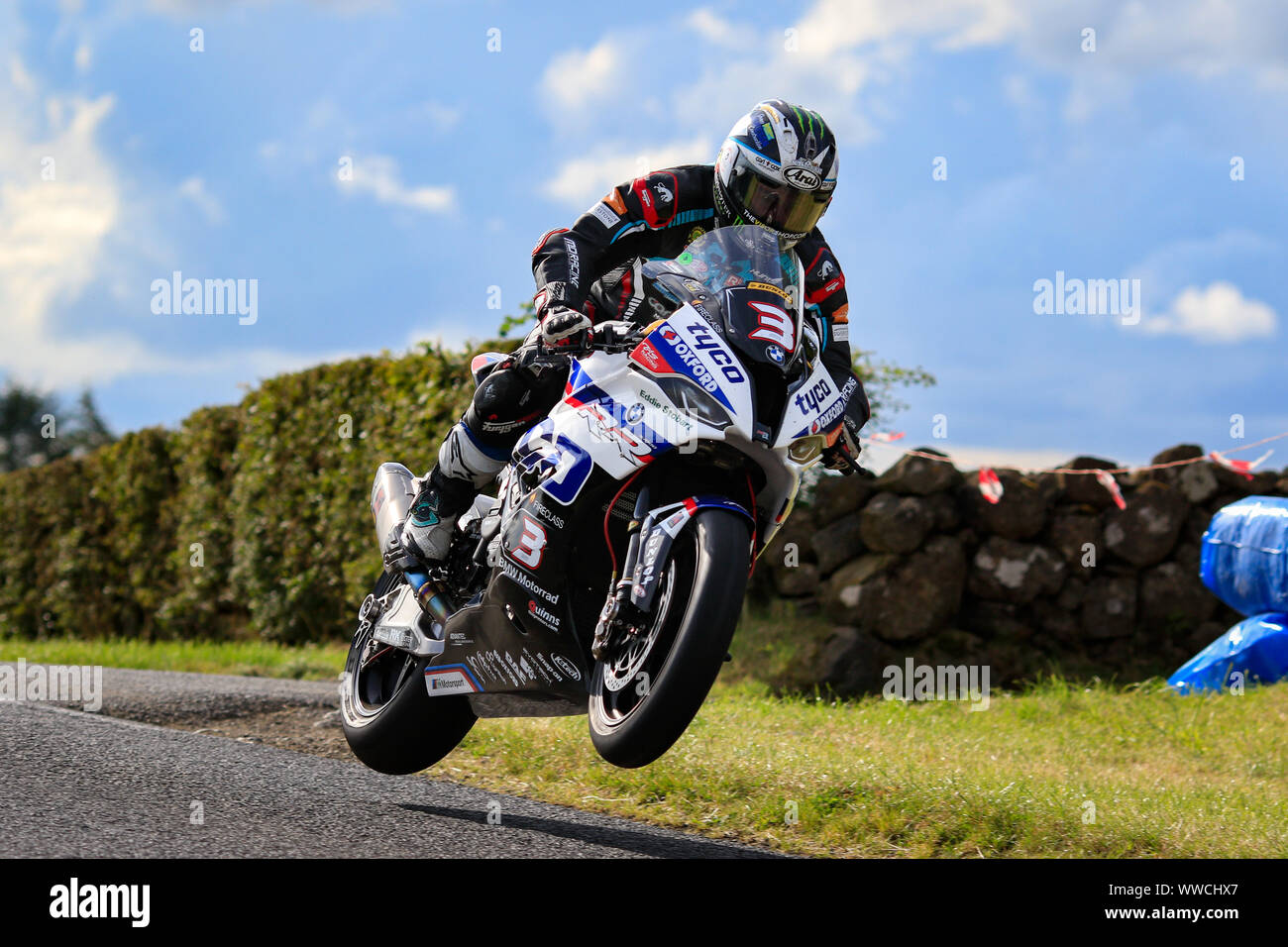 Michael Dunlop in azione sul Tyco BMW durante il 2019 Armoy gare su strada Foto Stock