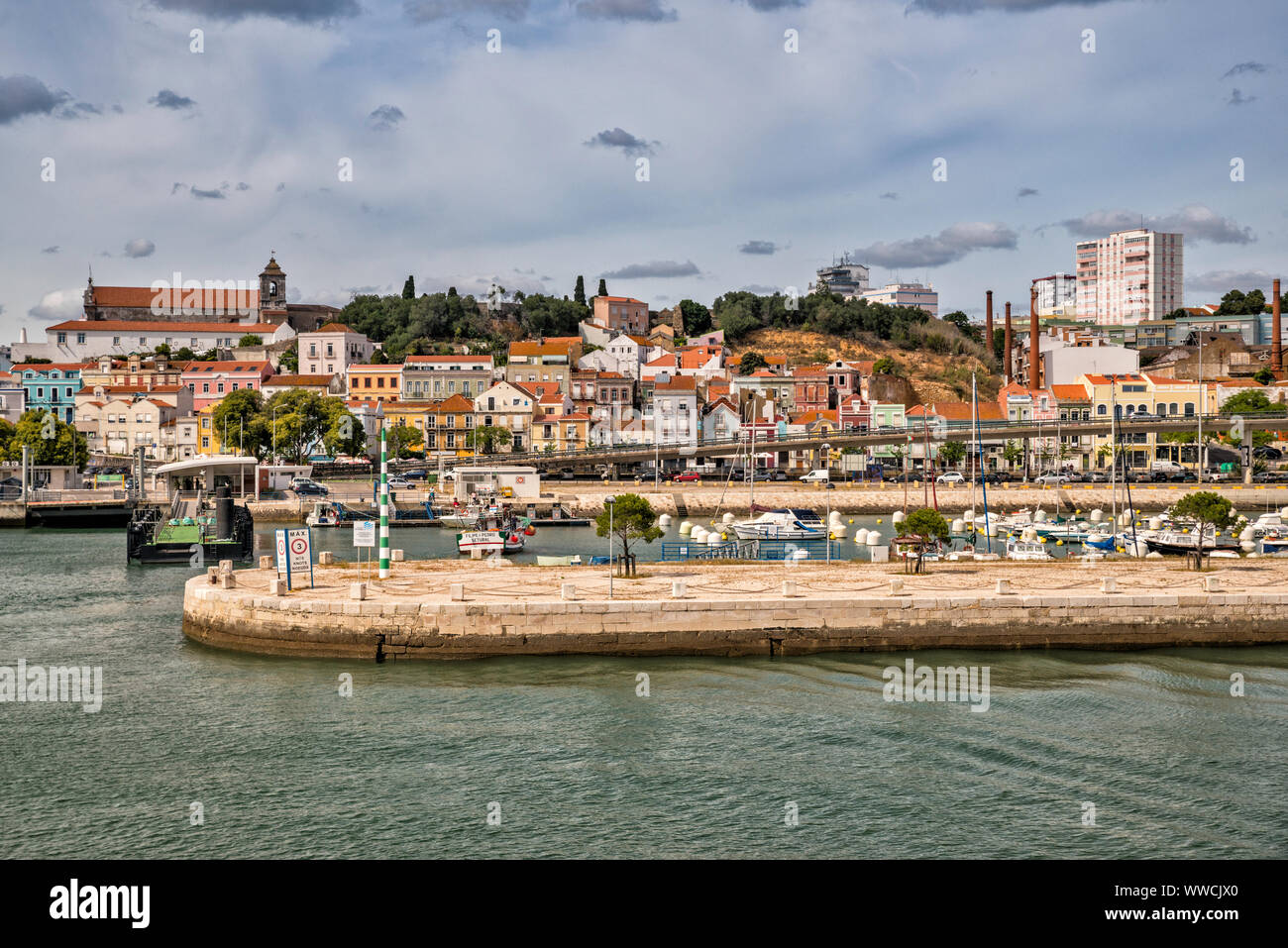 Città di Setúbal ferry terminal, estuario del Sado, regione Lisboa, Portogallo Foto Stock