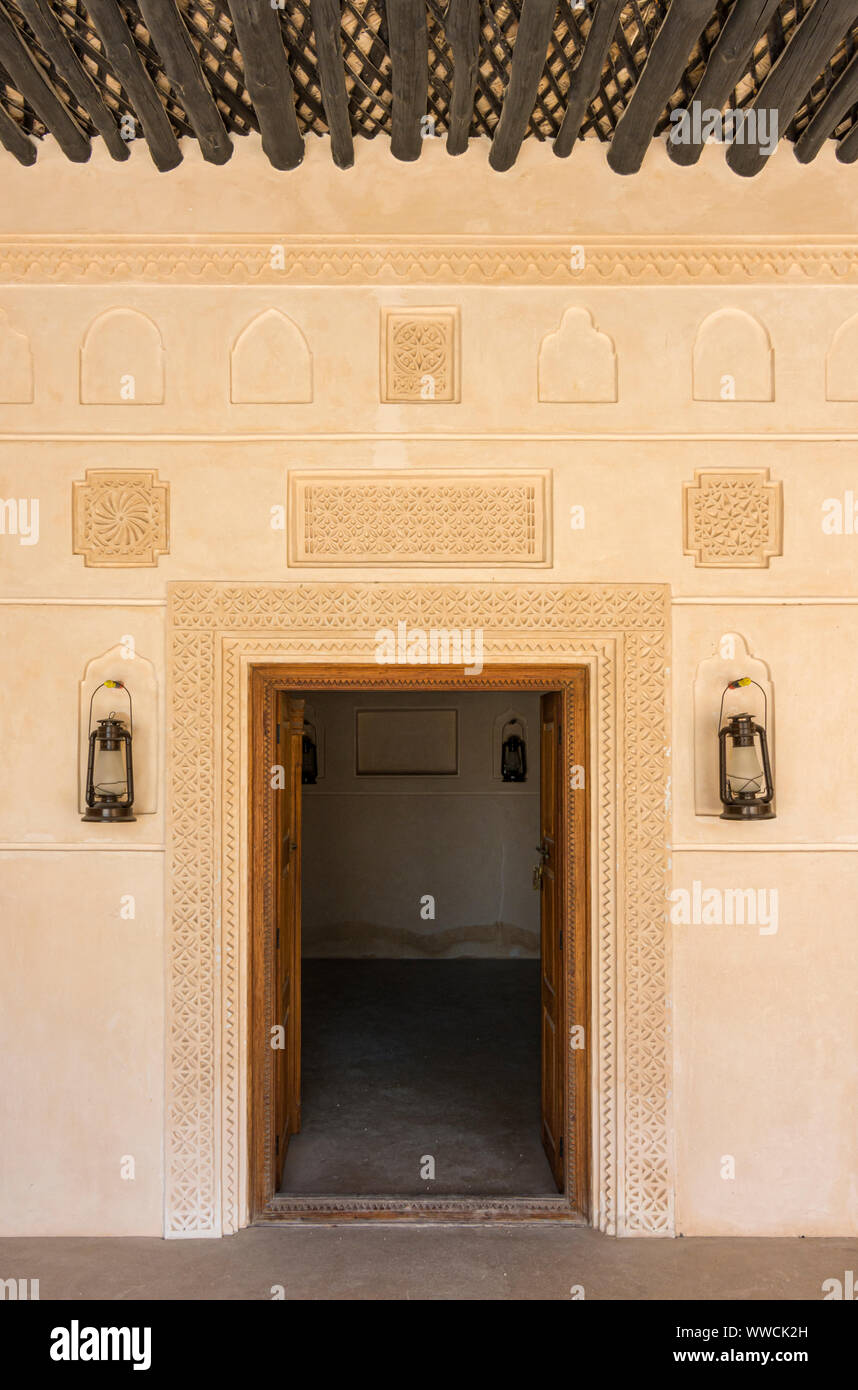 Dettaglio della porta di uno altre camere in Sheikh Abdullah bin Jassim Al-Thani's Palace presso il Museo Nazionale del Qatar Doha, Qatar Foto Stock