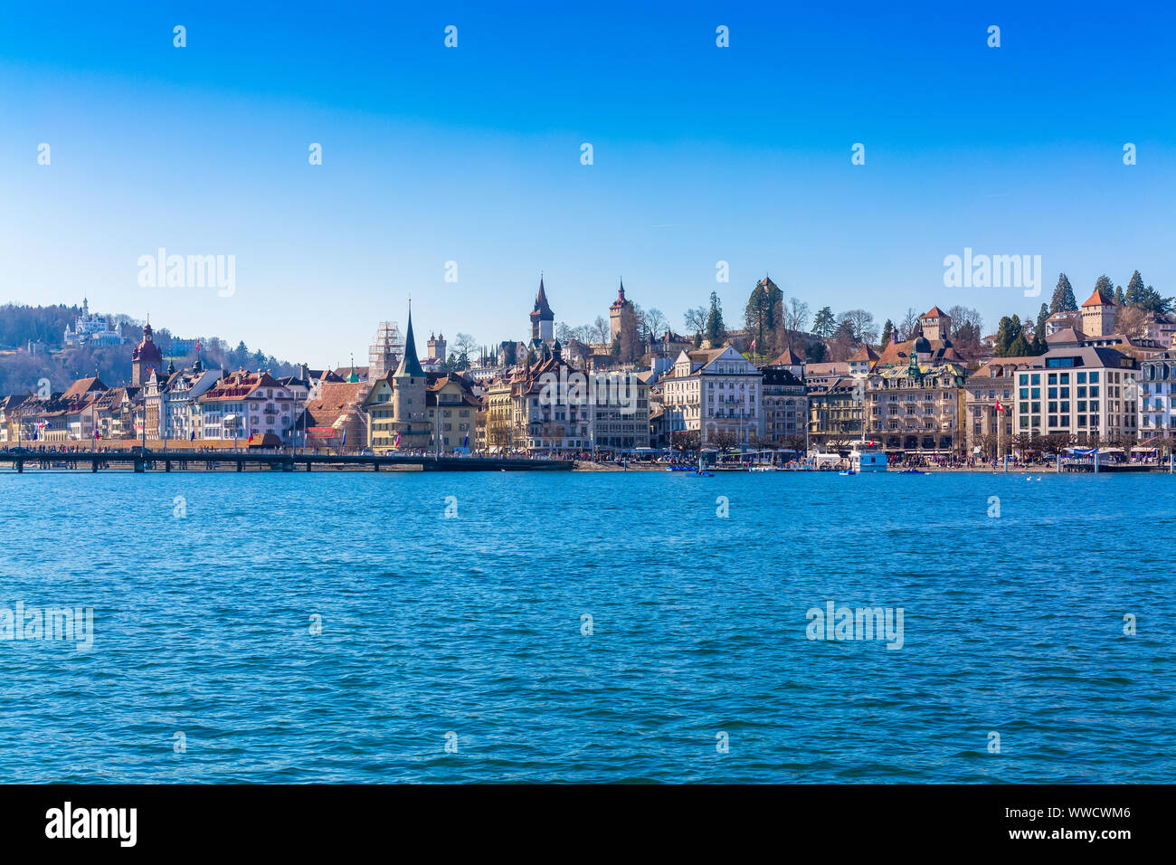 Vista dal lago Lucerna per Lucerna Centro storico degli edifici in Svizzera Foto Stock