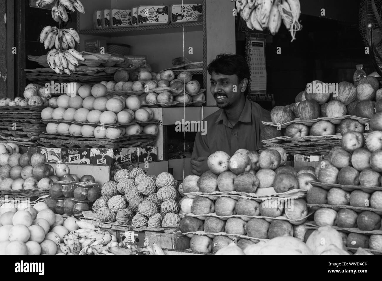 Strada locale di fornitori che operano in e intorno sulla città di Panjim in Goa Foto Stock