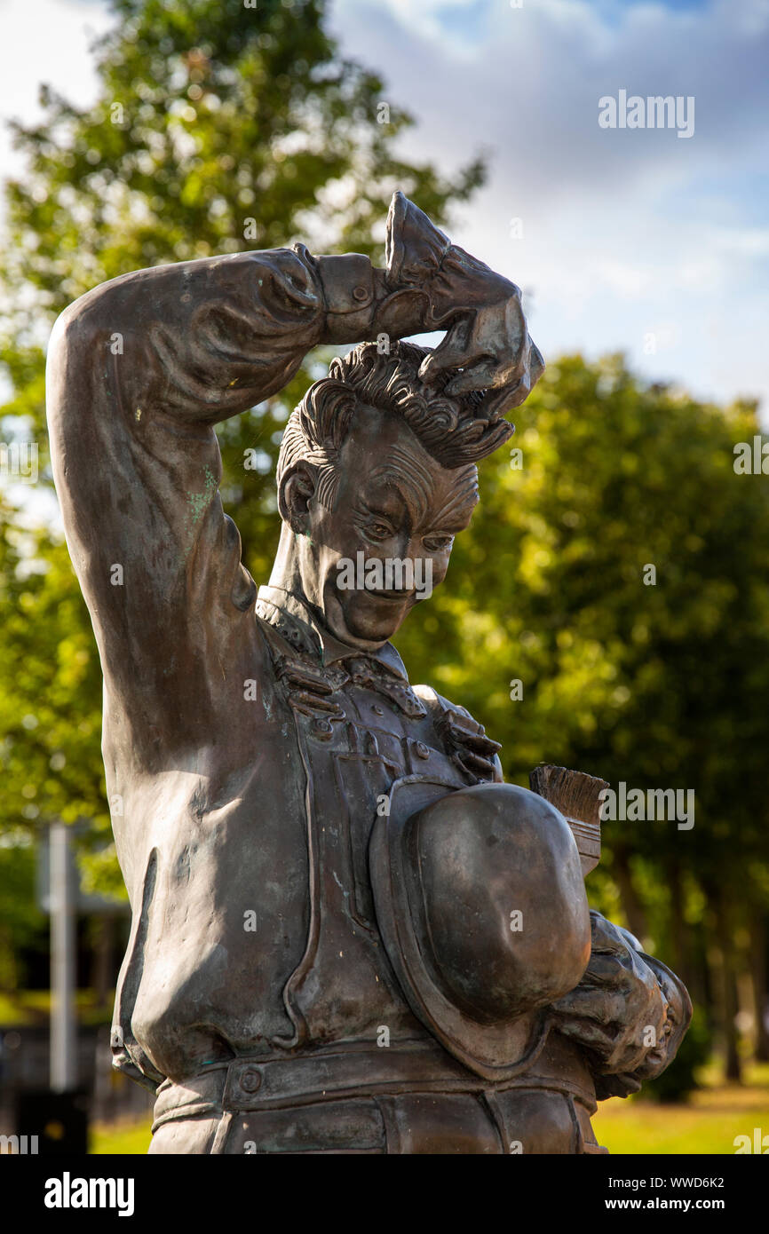 Regno Unito, County Durham, Bishop Auckland, Princes St, Statua di Stan Lauren, chi come Stanley Jefferson fu battezzata nella città, da South Shields artista B Foto Stock