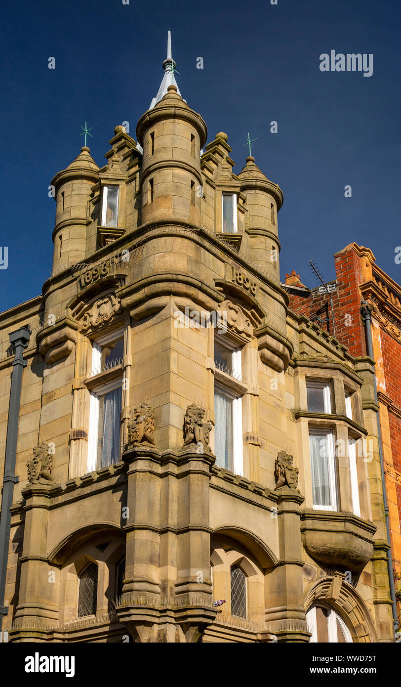Regno Unito, County Durham, Bishop Auckland, Newgate St, ex banca dello Yorkshire su angolo di strada, dettaglio Foto Stock