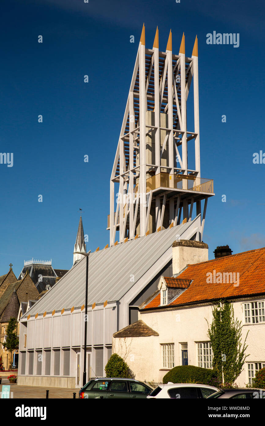 Regno Unito, County Durham, Bishop Auckland, mercato, luogo di 28m alta torre di Auckland Foto Stock