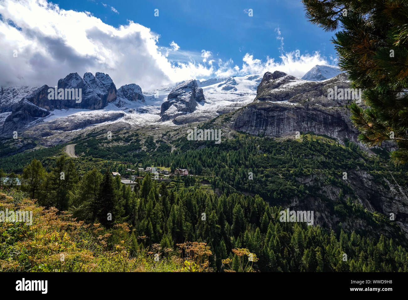 Marmolada mountain e ghiacciai, le Dolomiti italiane intorno a Canazei, Sud Tirolo, Alpi Italiane, Italia Foto Stock