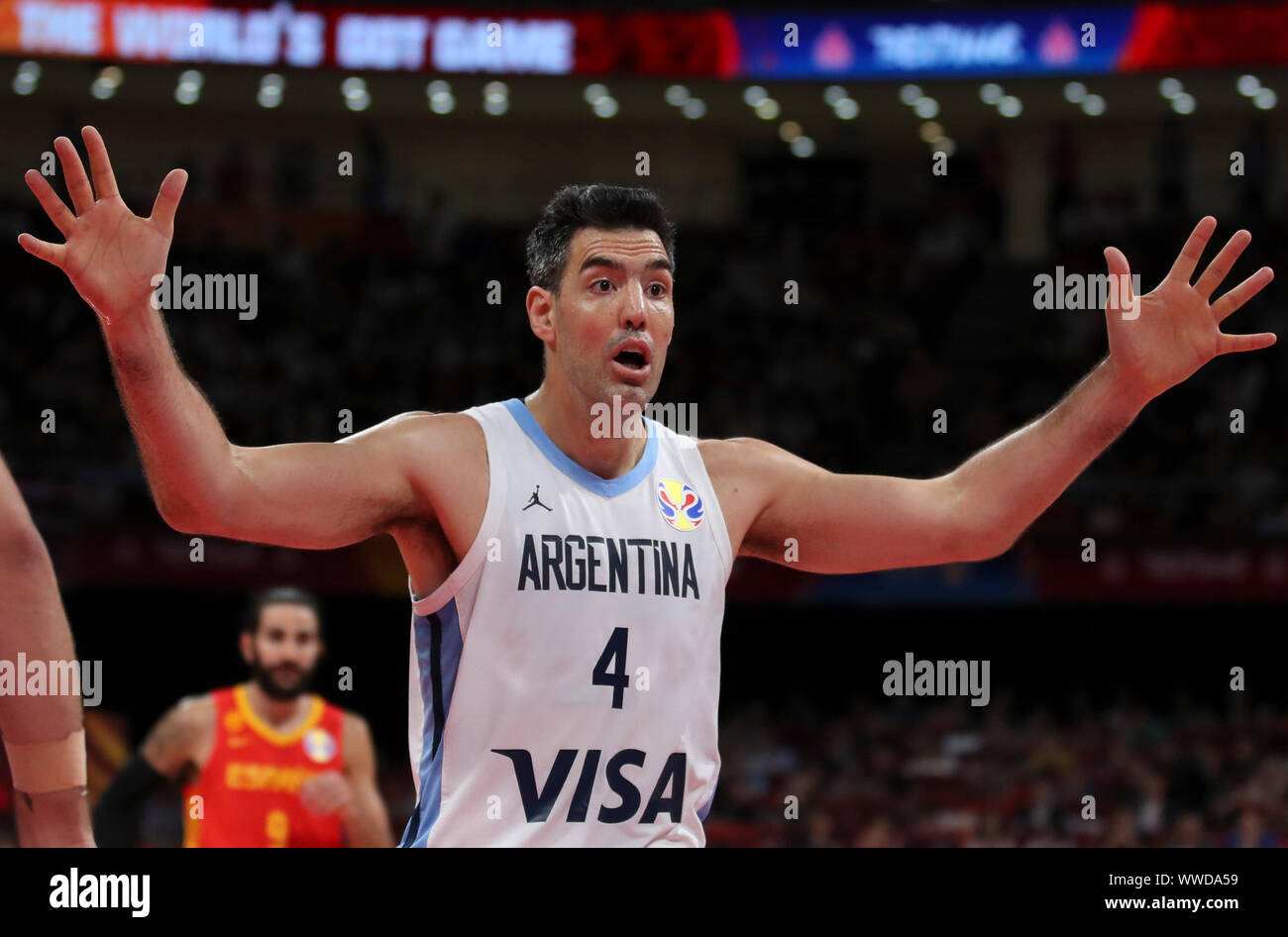 Pechino, Cina. Xv Sep, 2019. Luis Scola di Argentina reagisce durante la partita finale tra Spagna e Argentina al 2019 FIBA di Coppa del Mondo a Pechino, capitale della Cina, Sett. 15, 2019. Credito: Meng Yongmin/Xinhua/Alamy Live News Foto Stock