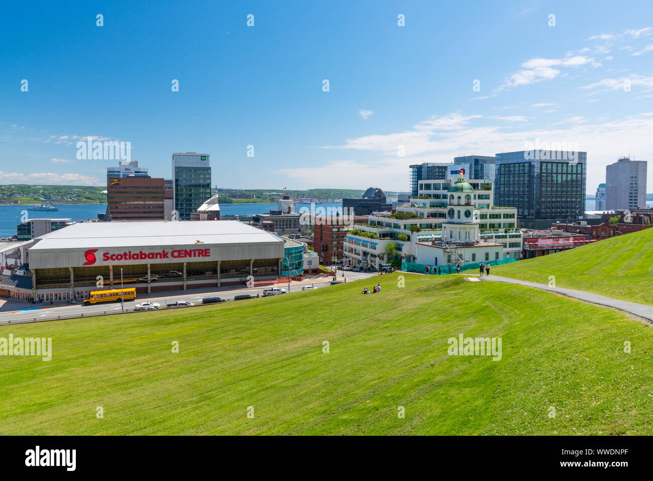 Halifax, Canada - 19 Giugno 2019: Scotiabank Center e lo skyline del centro cittadino di Halifax, Nova Scotia, Canada dalla Cittadella Foto Stock