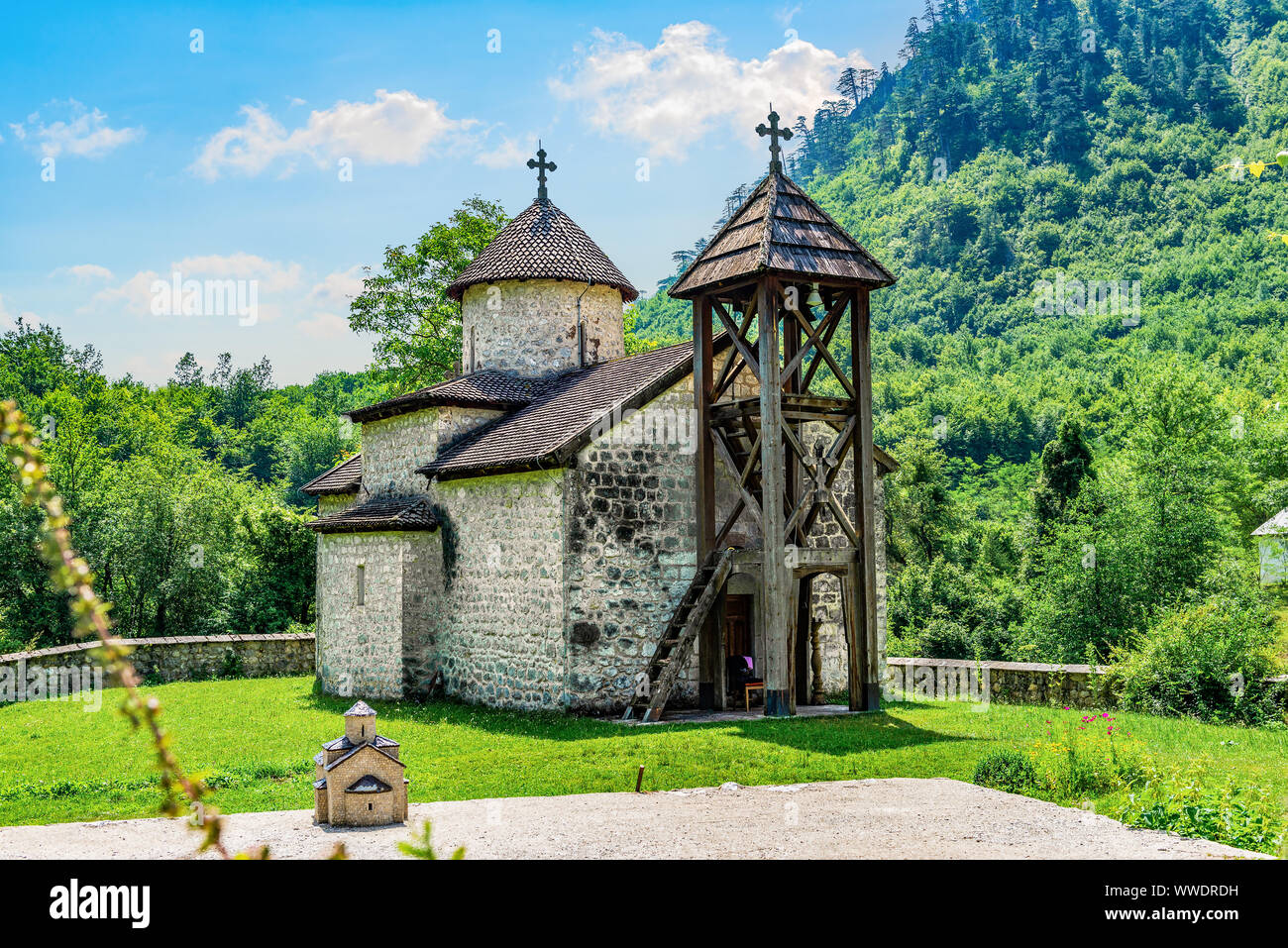 Antico monastero di Donja Dobrilovina nelle montagne del Montenegro Foto Stock