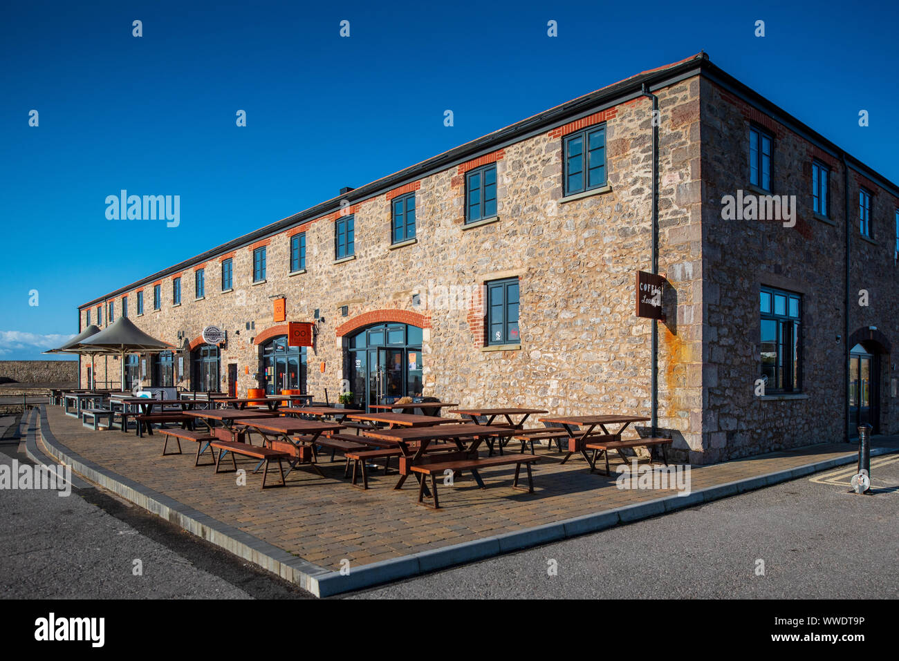 La Jennings sviluppo edilizio Porthcawl. La Jennings edificio, costruito nel 1832, è un Il Grade ii Listed è un edificio adibito a magazzino, rifatti 2017. Foto Stock