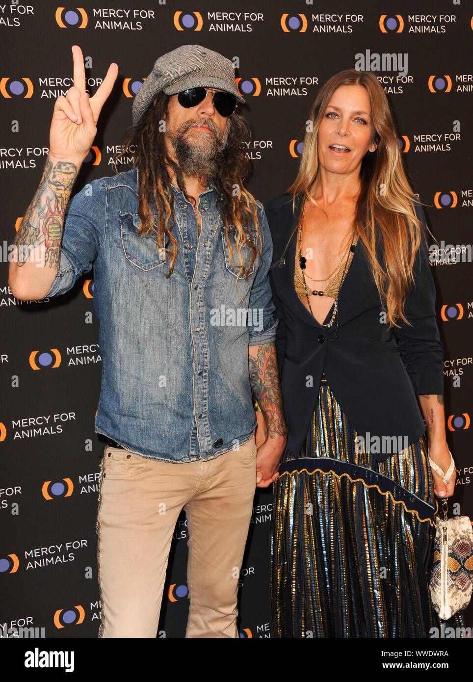 Los Angeles, CA. Xiv Sep, 2019. Rob Zombie, Sheri Moon Zombie presso gli arrivi di misericordia per animali ventesimo anniversario eroi nascosti Gala, Santuario Expo Hall di Los Angeles, CA il 14 settembre 2019. Credito: Elizabeth Goodenough/Everett raccolta/Alamy Live News Foto Stock