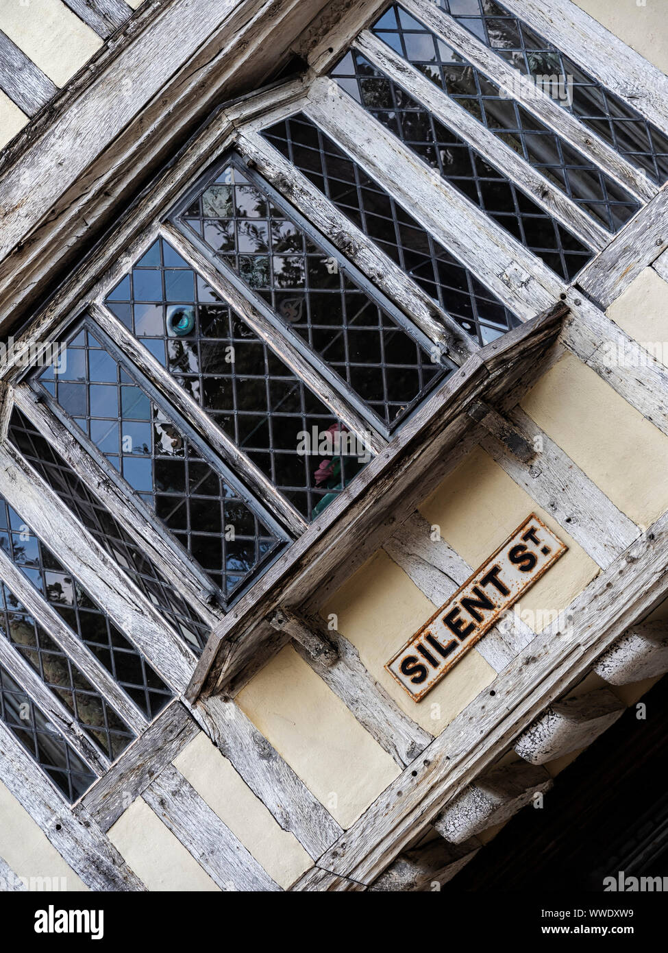 IPSWICH, SUFFOLK, Regno Unito - 11 AGOSTO 2018: Cartello stradale sulla casa sulla medievale Silent Street nel centro della città Foto Stock