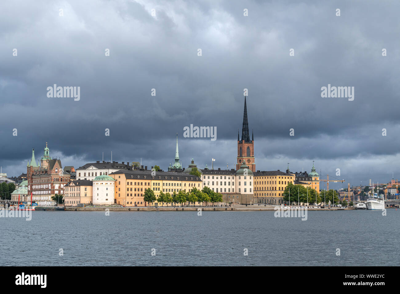 Stoccolma, Svezia. Settembre 2019. Una vista panoramica di Gamla Stan isola in un giorno nuvoloso Foto Stock