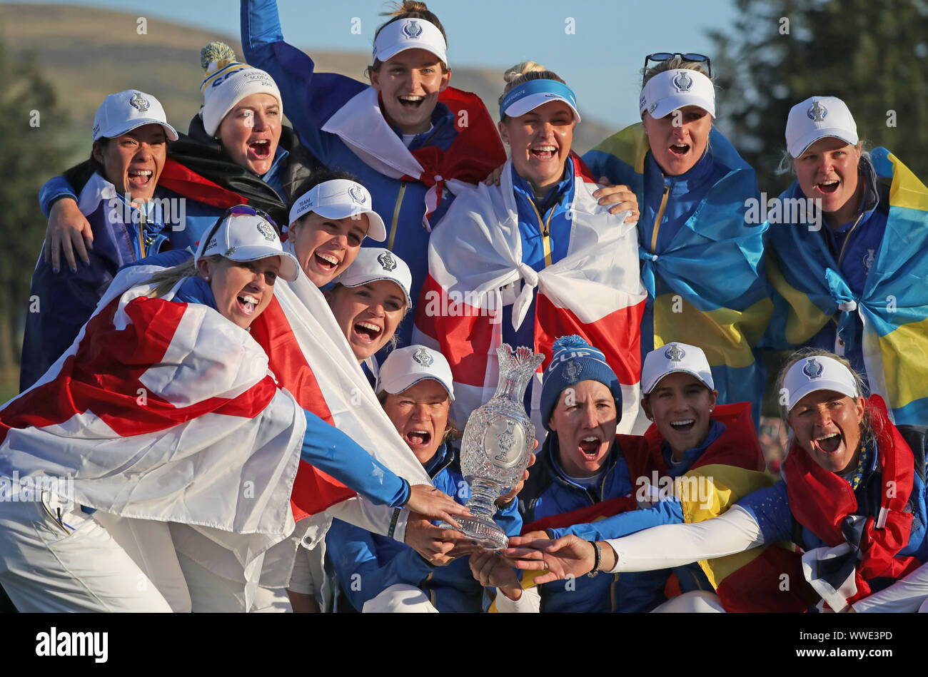 Team Europe festeggia con il trofeo dopo la vittoria del 2019 Solheim Cup a Gleneagles Golf Club, Auchterarder. Foto Stock