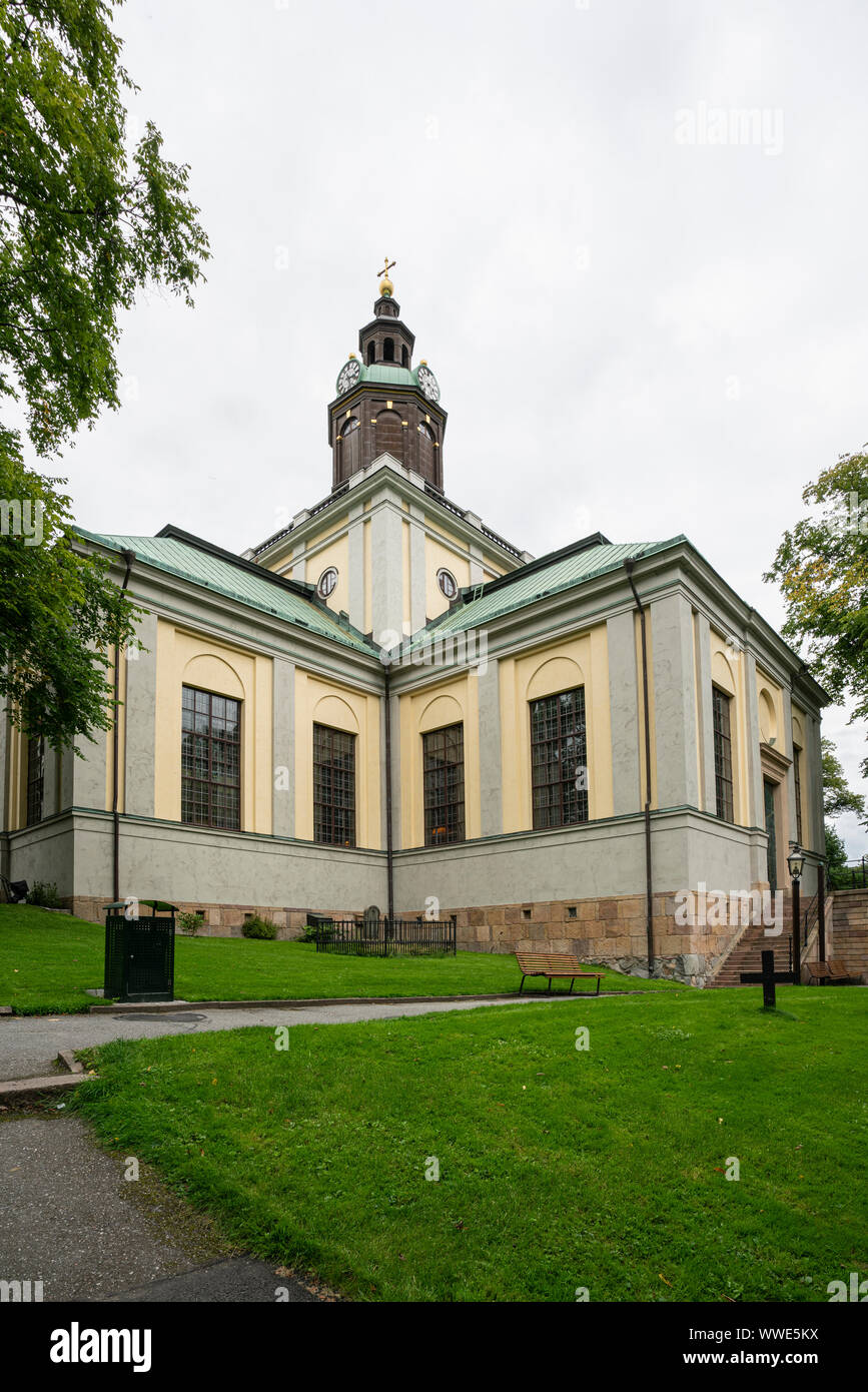 Stoccolma, Svezia. Settembre 2019. Una vista di Kungsholmen chiesa e il parco Foto Stock
