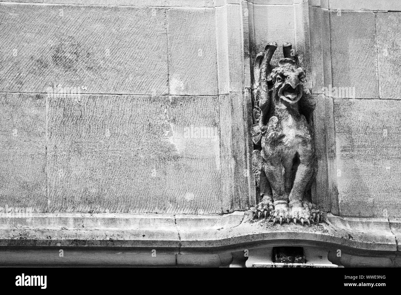 Un grottesco alato o chimera, con la faccia di un uccello e il corpo di un leone, adorna il Biltmore House di Asheville, NC, Stati Uniti d'America Foto Stock