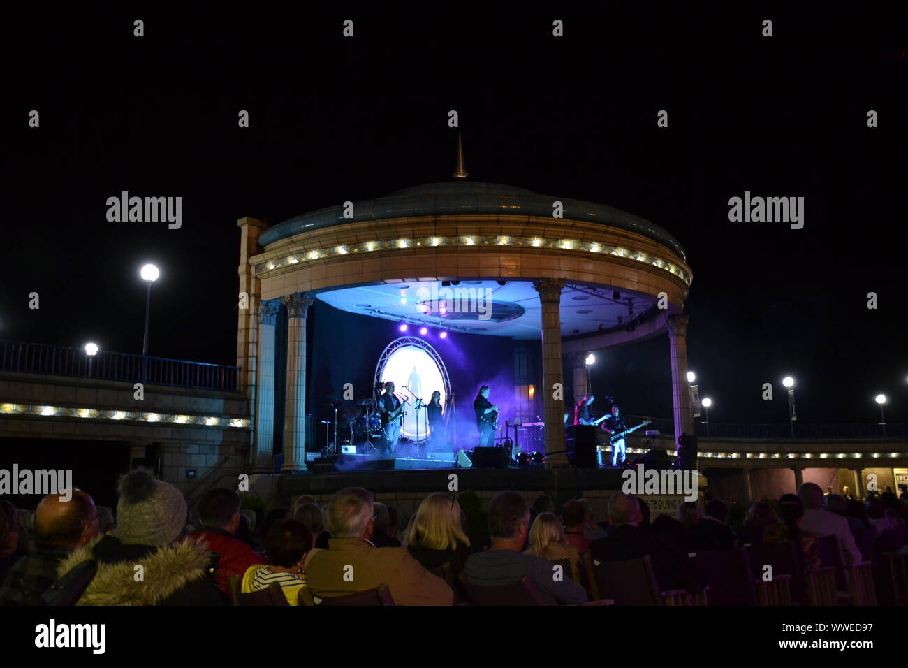 Pink Floyd Tribute Band su Eastbourne Bandstand, East Sussex, Regno Unito. Era un sell out show. 14/9/19 Foto Stock