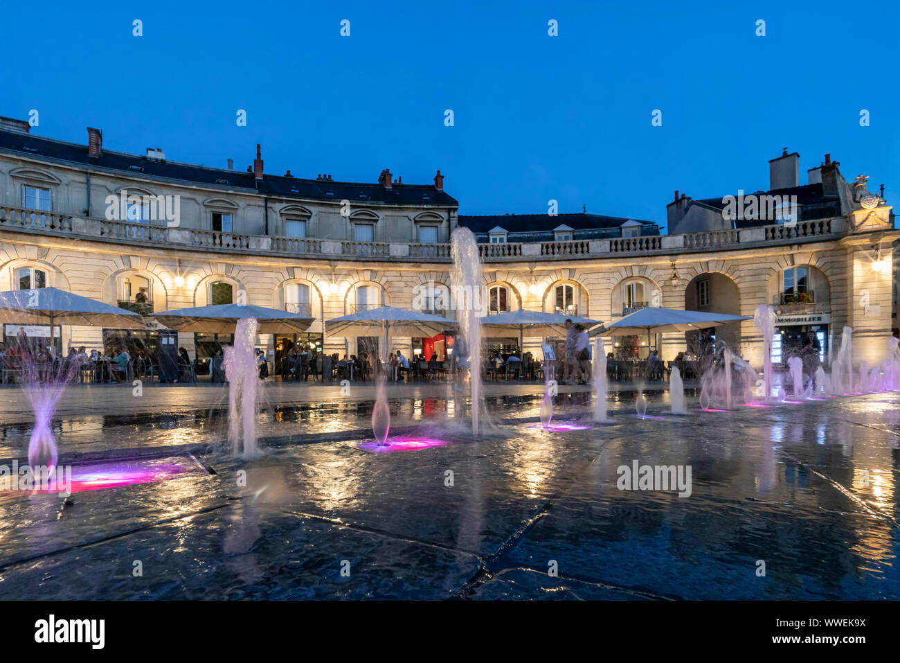 Fontane in Place de la Libération a Digione, Cote d'Or, Borgogna, Francia Foto Stock