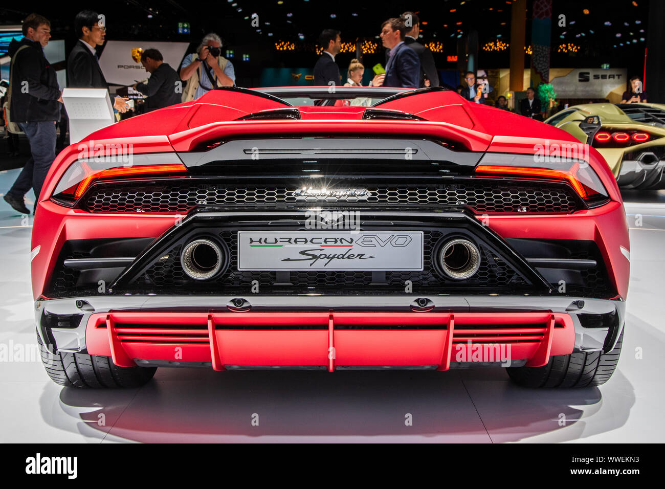 Francoforte, Germania - Sep 11, 2019: Lamborghini Huracan EVO Spyder sports car presentata al salone di Francoforte IAA Motor Show 2019. Foto Stock