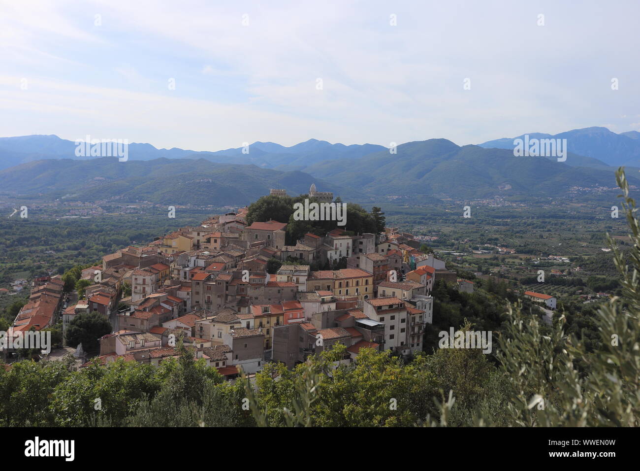 Monteroduni, Italia - 15 Settembre 2019: Il comune di Monteroduni e vista del Castello Pignatelli Foto Stock