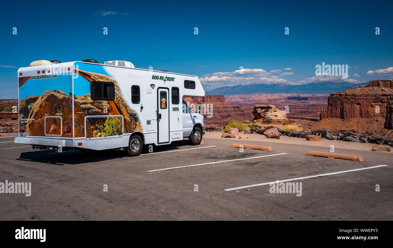 Il Parco Nazionale di Canyonlands, Utah, Stati Uniti d'America - camper parcheggiato in una posizione panoramica Foto Stock