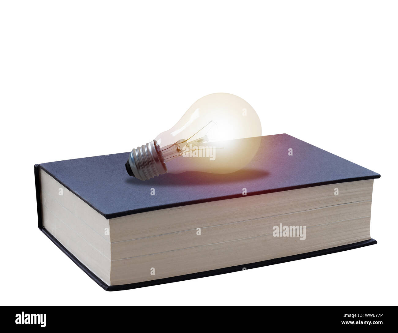 Il concetto di istruzione, knowledge management, isolare la lampadina della spia e libro nero su sfondo bianco Foto Stock