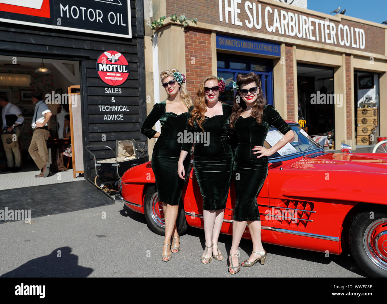 Goodwood, Gran Bretagna. Xv Sep, 2019. Persone vestite con abiti vintage assistere al Goodwood 2019 a Goodwood, Gran Bretagna, sul Sett. 15, 2019. Credito: Han Yan/Xinhua/Alamy Live News Foto Stock