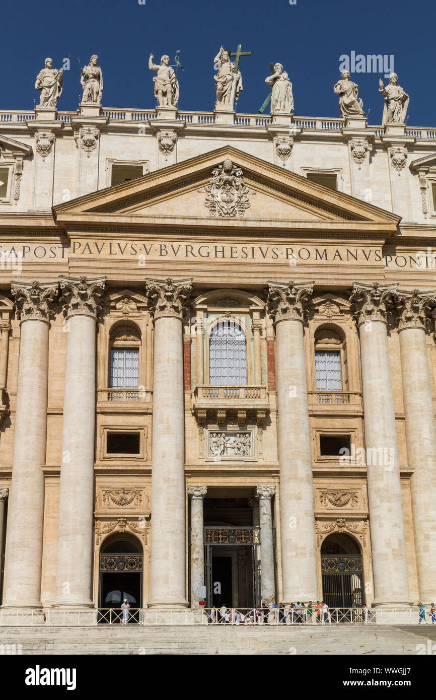 Ita: Vaticano. La Basilica di San Pietro. statue apostoli GER: Vatikan. Petersdom. Statuen Apostel Foto Stock