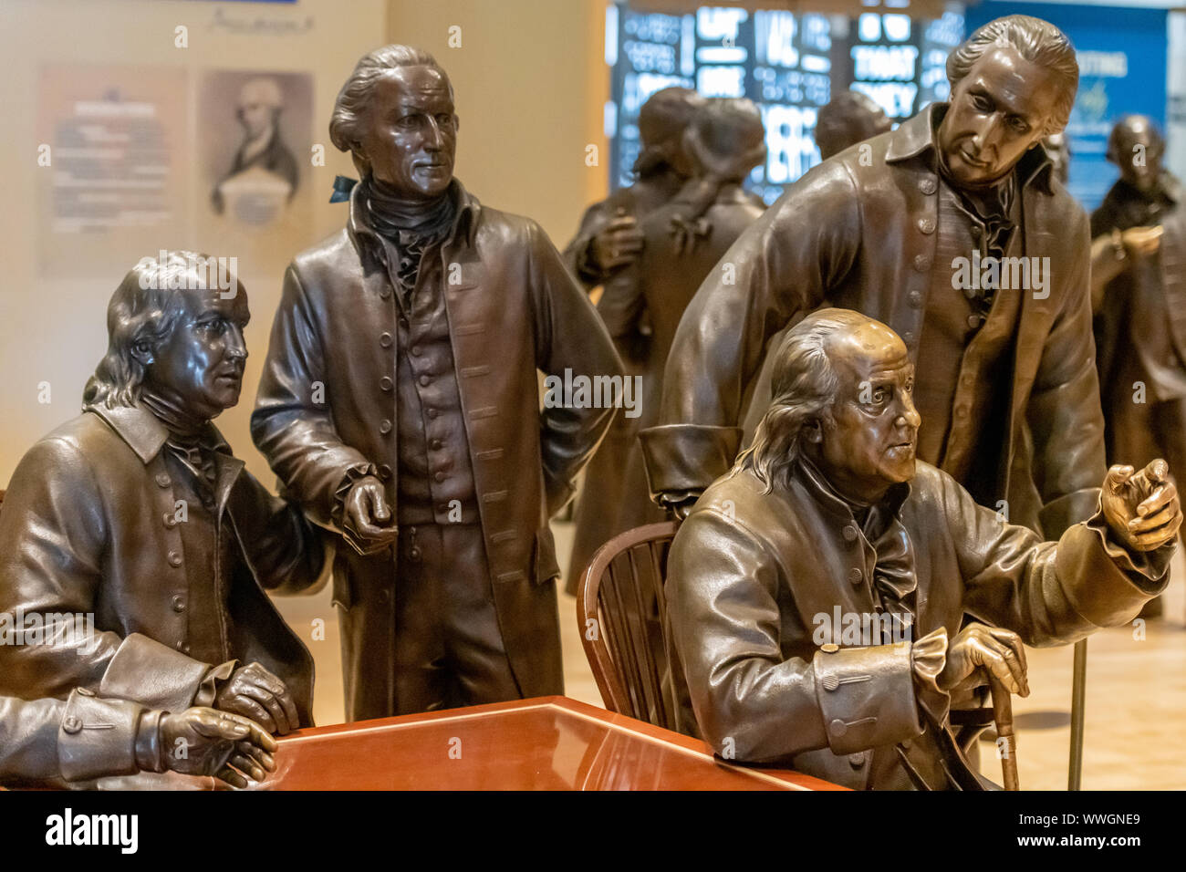Statue in bronzo dei padri fondatori in Signers' Hall presso il Centro Nazionale della Costituzione, Philadelphia Foto Stock