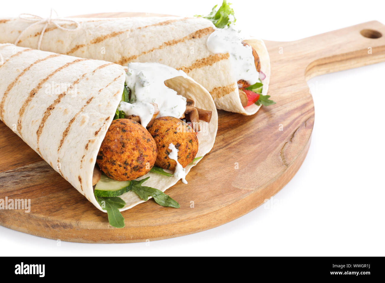 Gustosa falafel pitas su sfondo bianco, primo piano Foto Stock