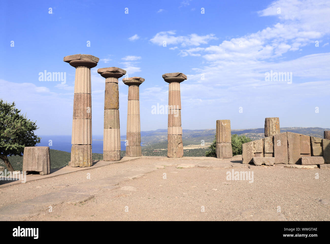 Antiche colonne del tempio di Athena in Assos, Canakkale, Turchia Foto Stock