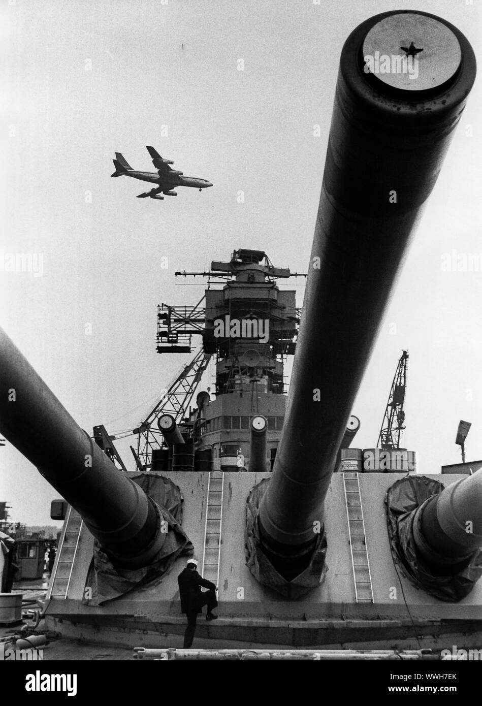 USS New Jersey BB-62 si prepara per la guerra del Vietnam, Febbraio 1968 Foto Stock