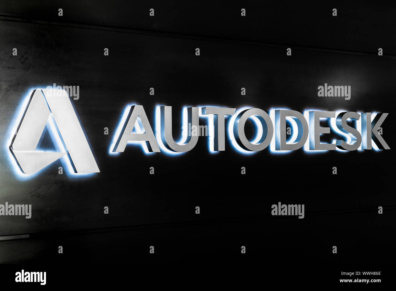 Agosto 21, 2019 San Francisco / CA / STATI UNITI D'AMERICA - Autodesk logo visualizzato presso la Autodesk gallery; Autodesk, Inc. è una multinazionale americana software corpo Foto Stock
