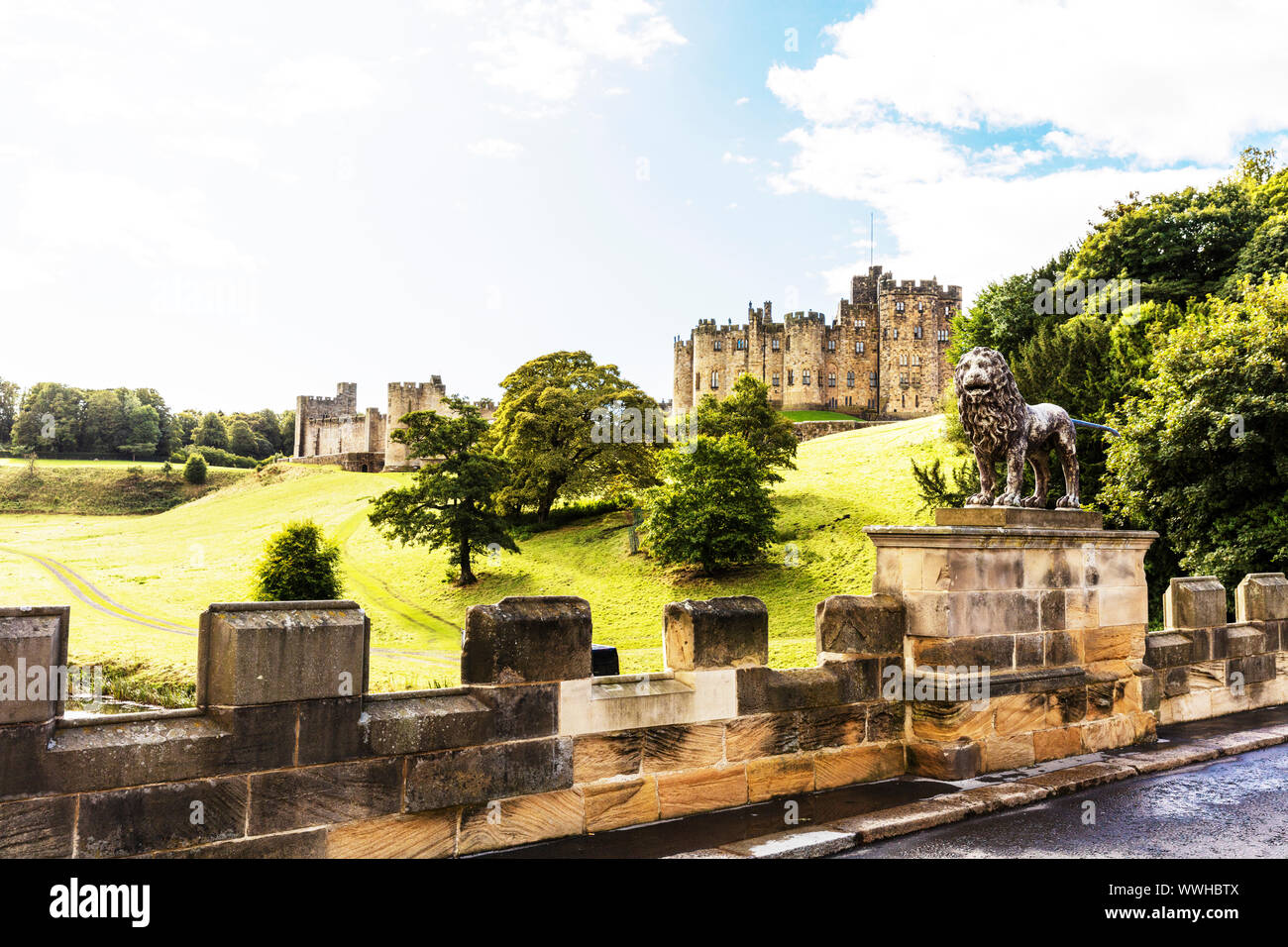 Alnwick Castle Alnwick Castle Alnwick, Northumberland, Inghilterra, Regno Unito, castello, castelli, esterno, motivi, castello, facciata, edificio, Foto Stock