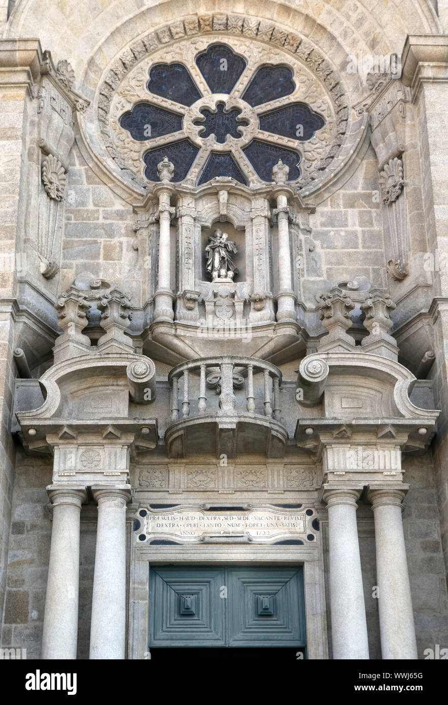 La facciata di ingresso alla Cattedrale di Porto in Portogallo Foto Stock