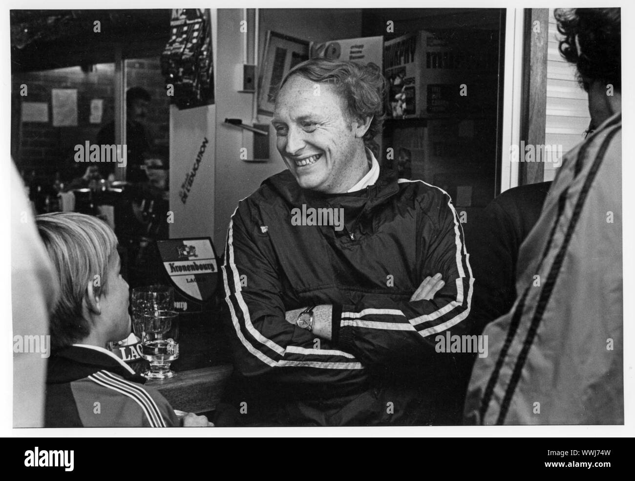 Neil Kinnock in un momento di relax a casa con la famiglia nel 1979 Foto Stock