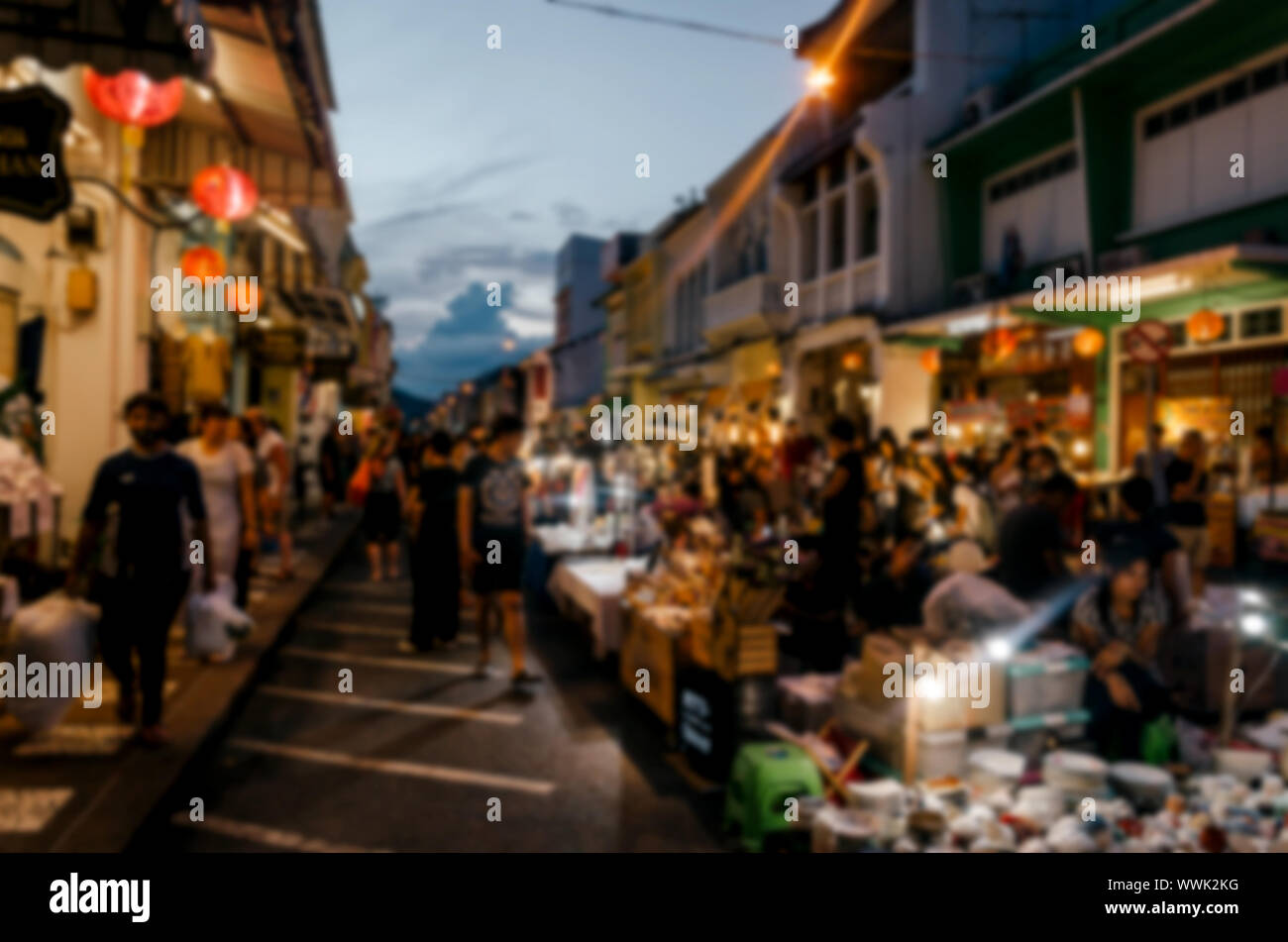 Abstract blur il mercato notturno in città è un mercato popolare Phuket Food Festival Tours e stranieri passeggiata, aperto solo la domenica.background Foto Stock