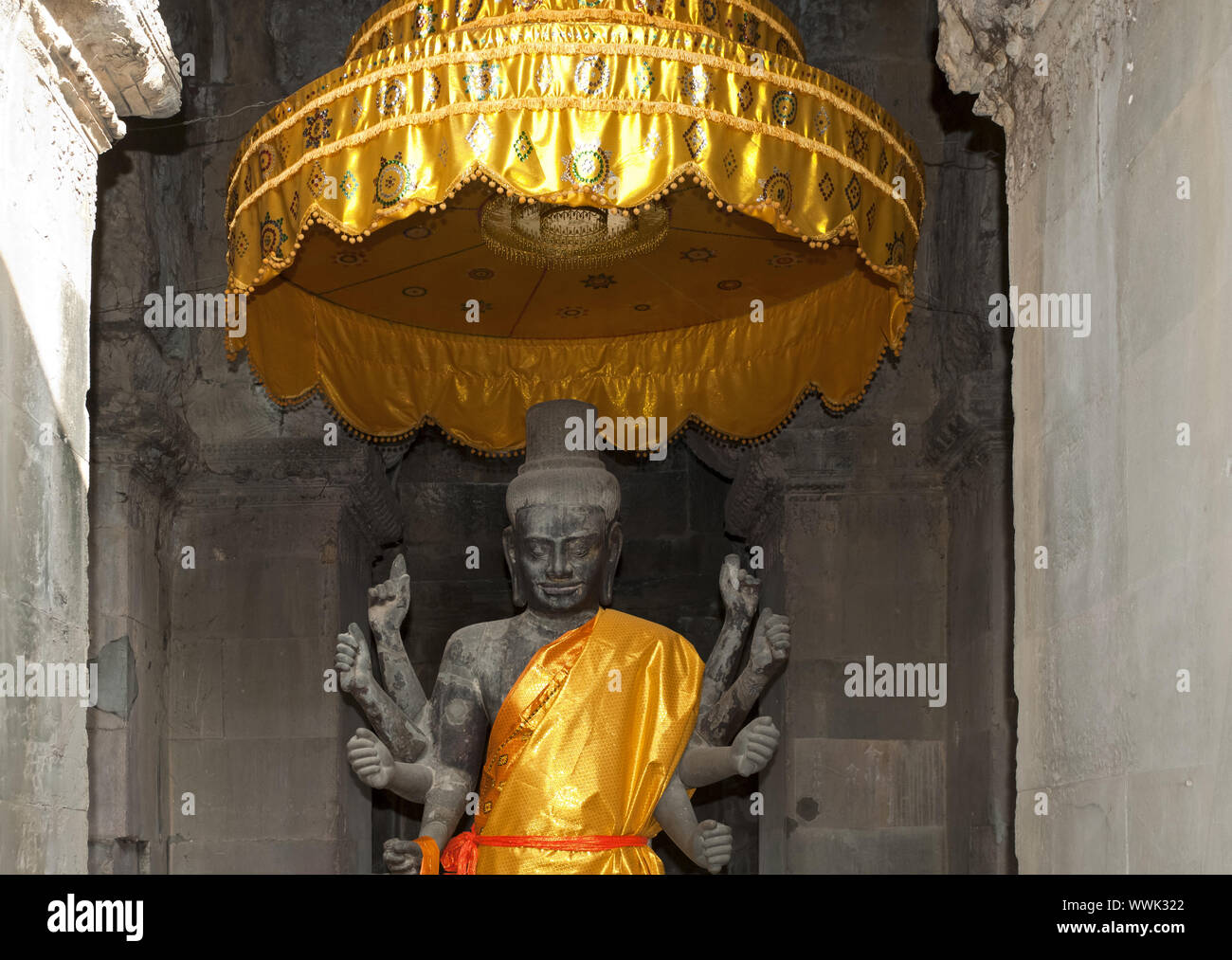 Dio Vishnu con otto armes, Angkor Wat Foto Stock