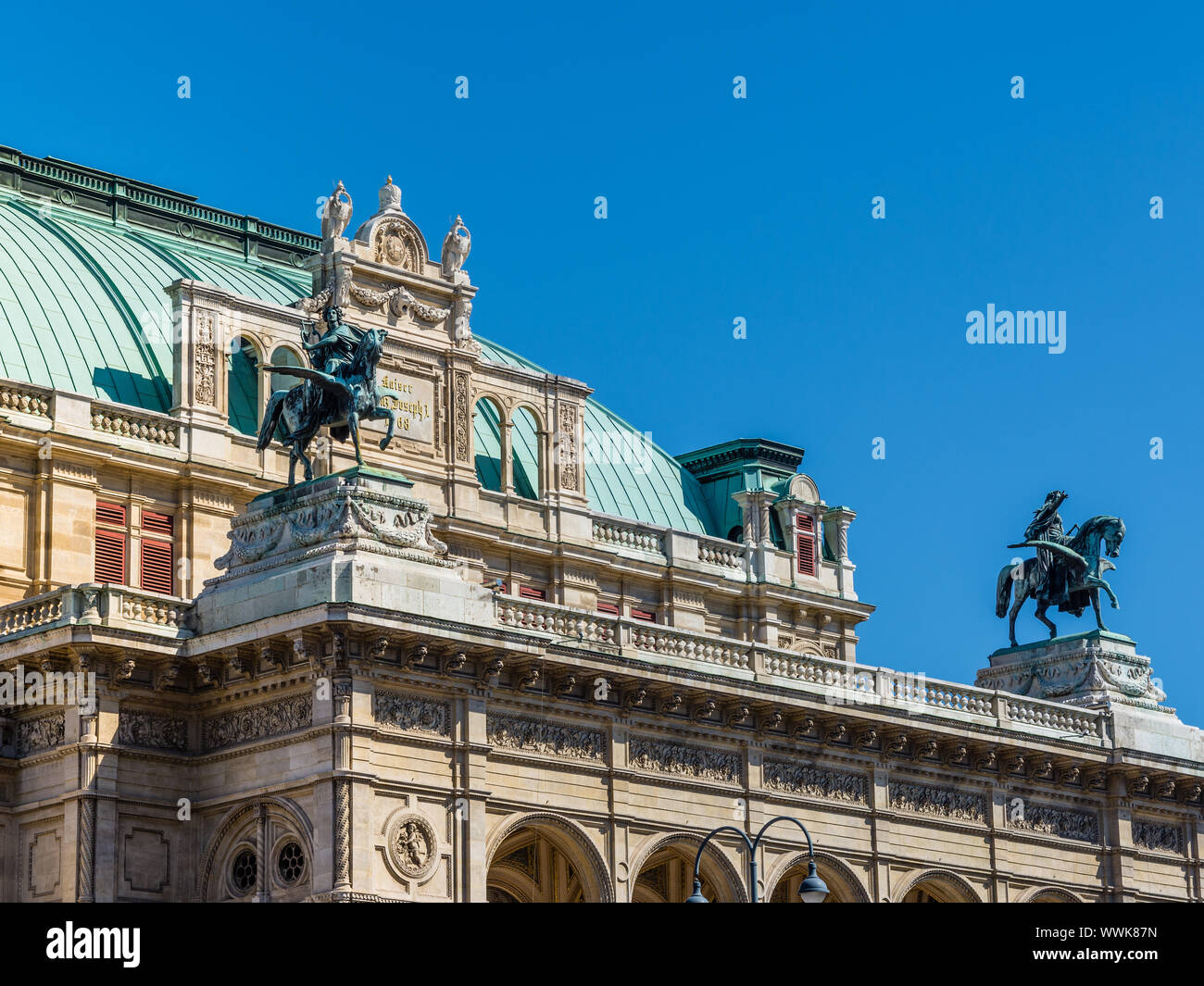 Dettaglio del tetto dell'Opera Statale di Vienna - Vienna, Austria. Foto Stock