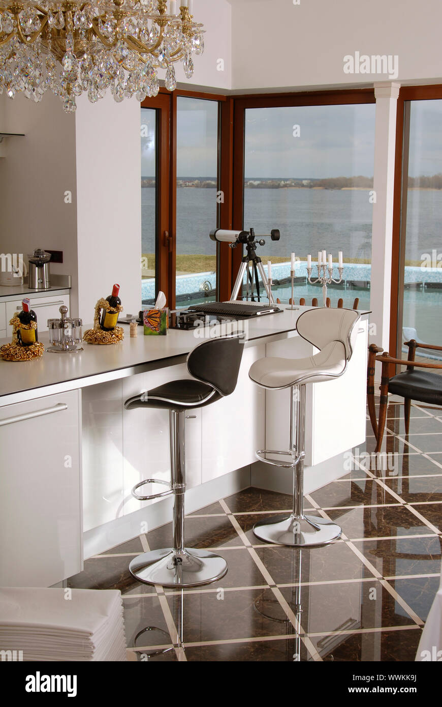 Cucina nella restaurata recentemente ricostruito house Foto Stock