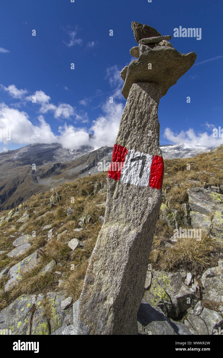 Cartelli di pietra nelle Alpi italiane, Alto Adige Foto Stock