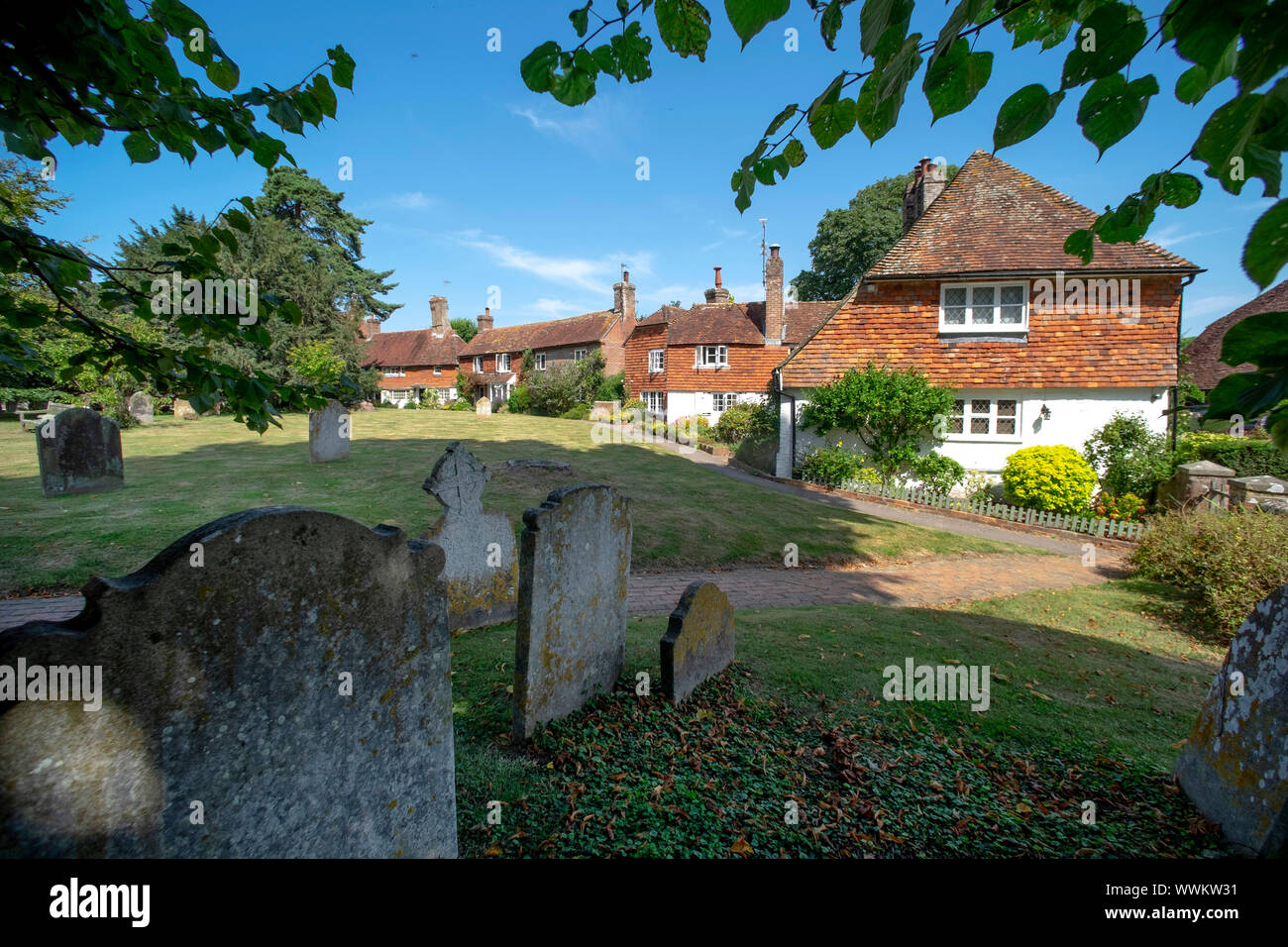 Piuttosto sagrato di Hellingly villaggio chiesa, East Sussex, Regno Unito Foto Stock