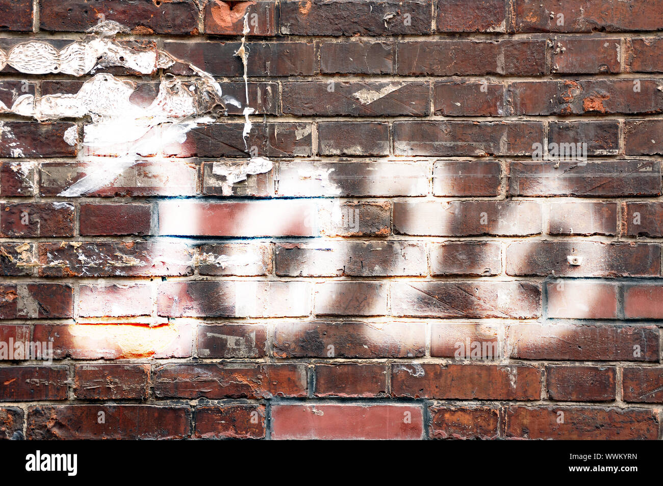 2020 scritto su di un muro di mattoni, anno nuovo card street art style Foto Stock