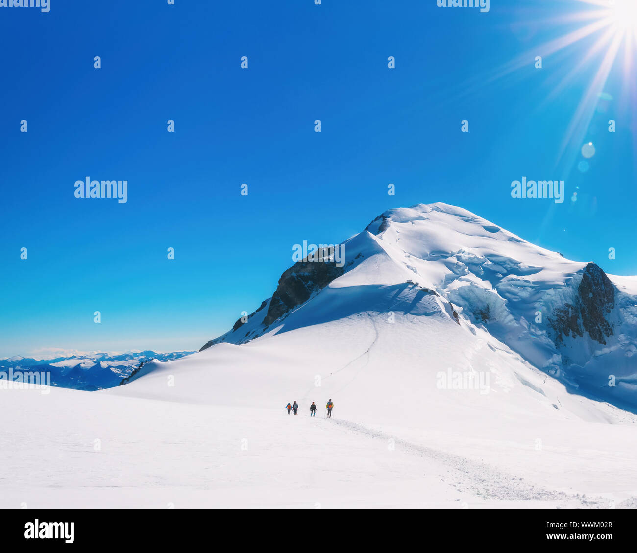 Trekking alla sommità del Mont Blanc in montagna sulle Alpi francesi Foto Stock