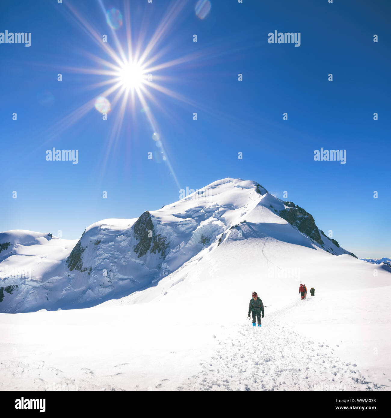 Trekking alla sommità del Mont Blanc in montagna sulle Alpi francesi Foto Stock