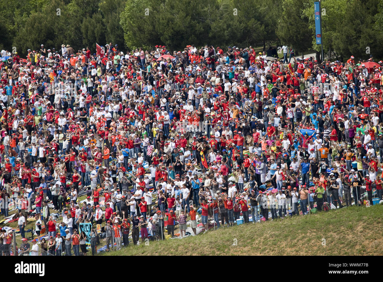 Barcellona - 9 maggio: grandi quantità di spettatori si aspetta che inizi il Grand Prix di Formula 1 su autodromo Catalunya Montmello su maggio Foto Stock