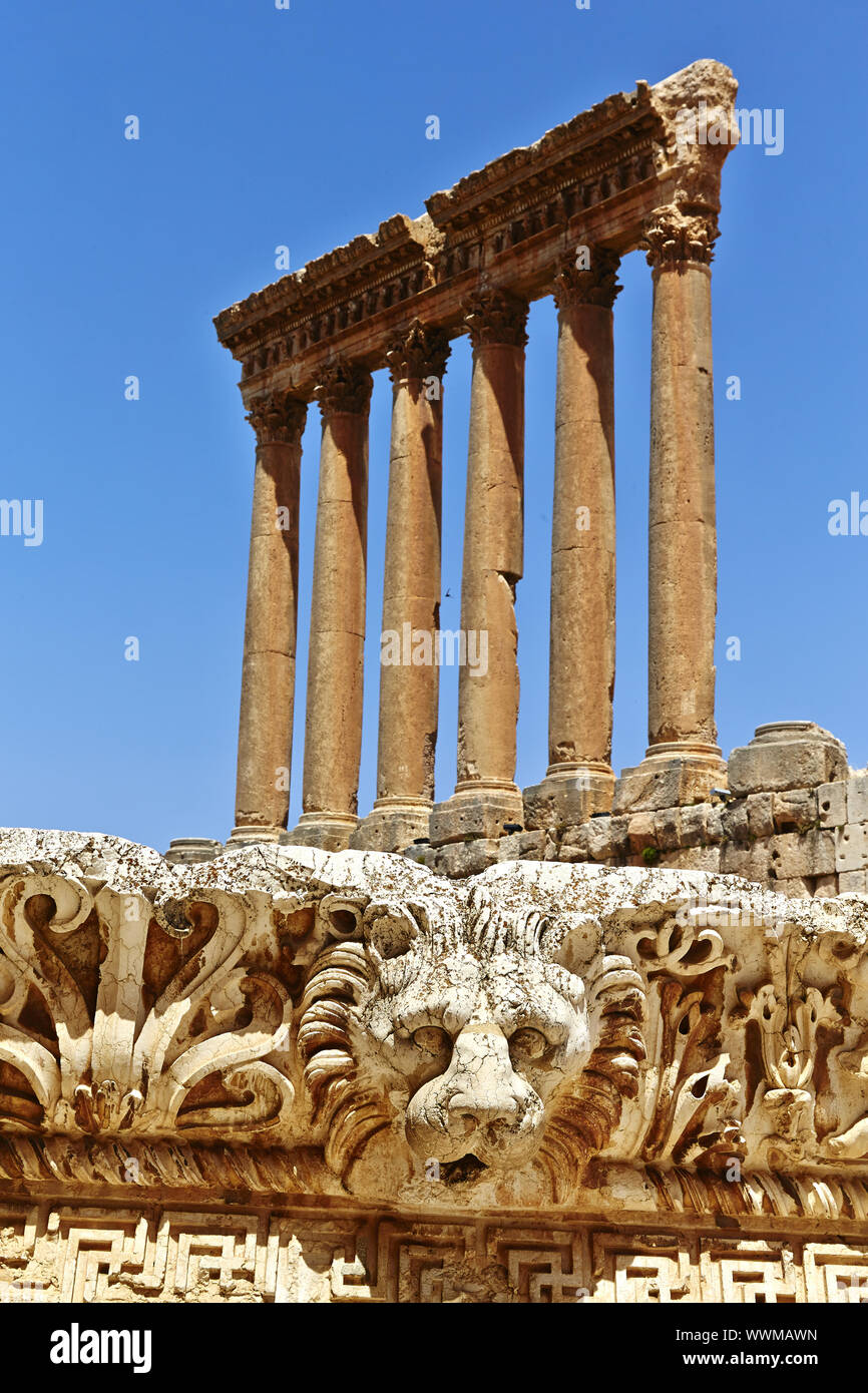 Colonne di Giove e baalbek lion (Tempio di Giove) - Baalbek, Libano Foto Stock