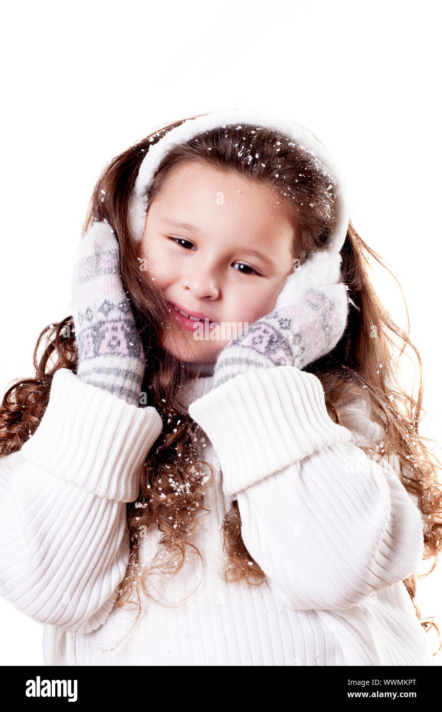 Inverno ragazza piacevole in guanti e maglione Foto Stock