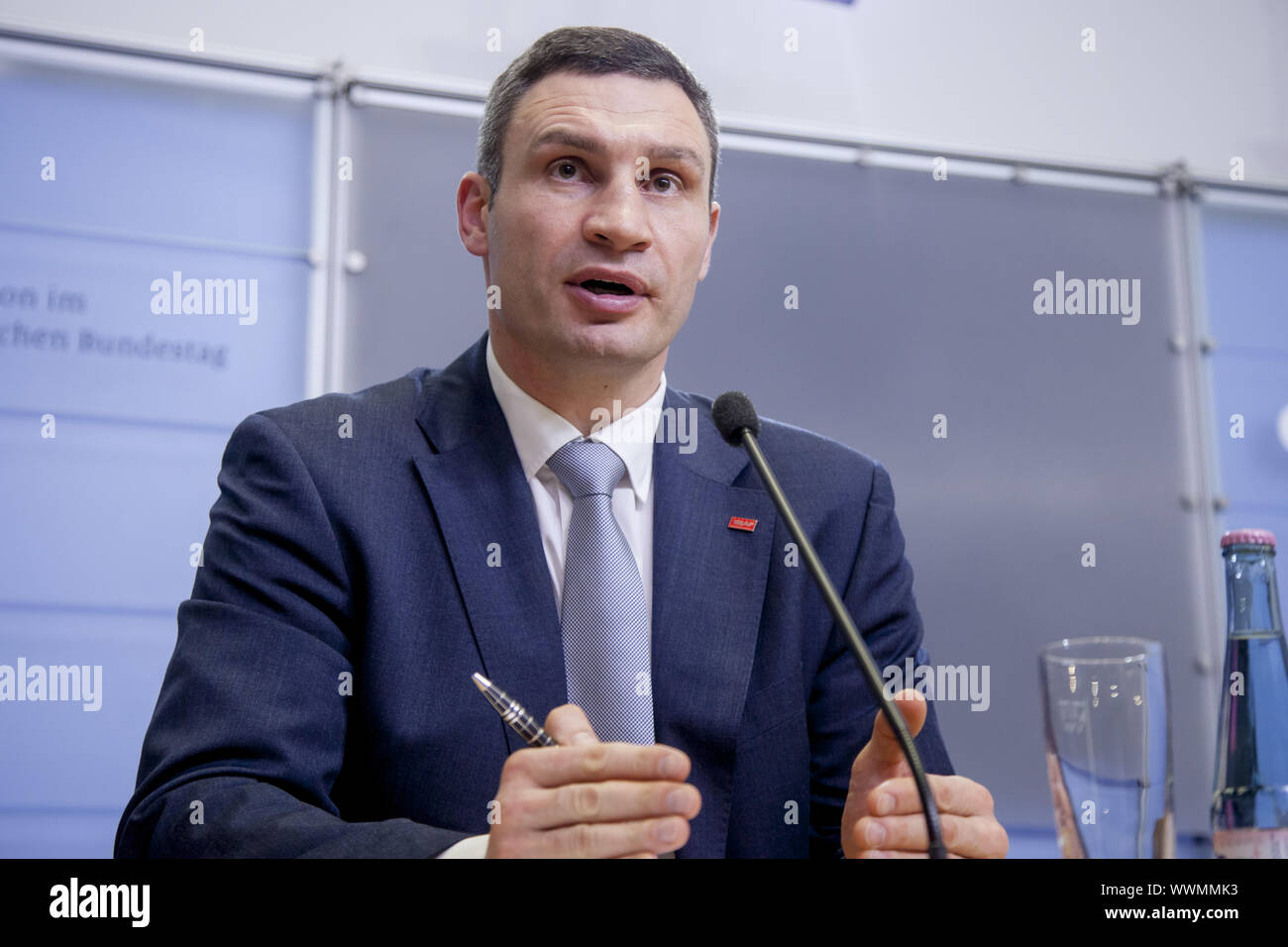 Ucraino i leader dell opposizione e Klitschko Jazenjuk alla conferenza stampa tenutasi a Berlino. Foto Stock